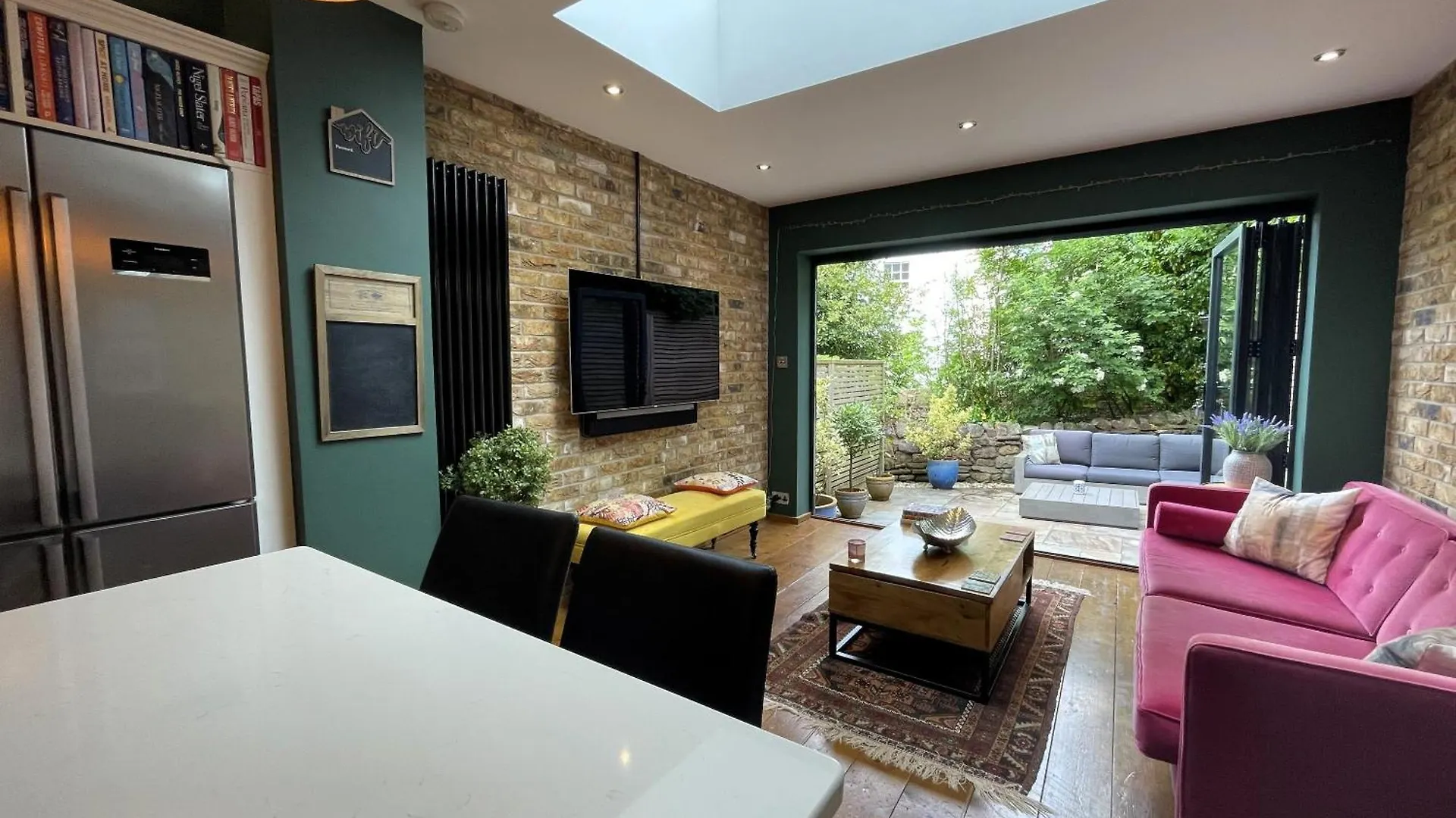 Fabulous Townhouse In Clifton location